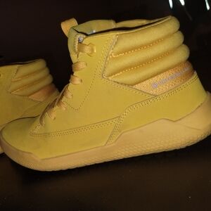 Women's size 8 high top Caterpillar sneakers